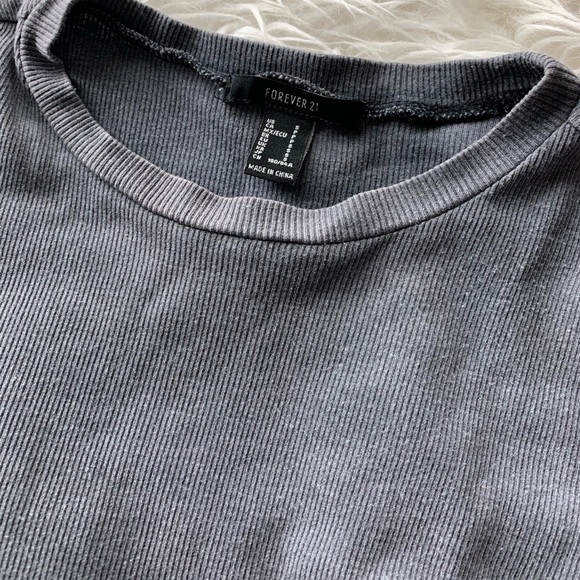 Forever 21 T-shirt charcoal wash - Picture 2 of 2